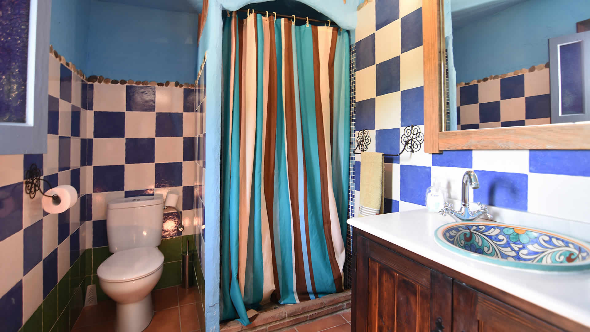 Salle de bain avec douche